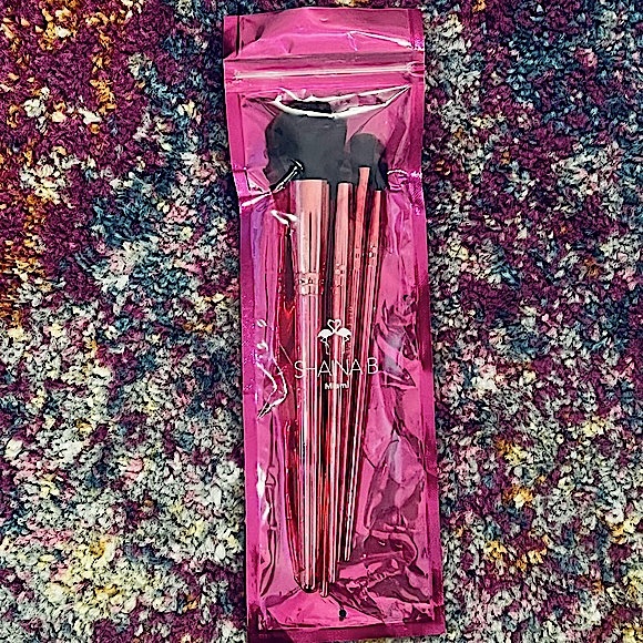 SHAINA B || Miami Fab - 5 Piece Essential Brush Set in Metallic Pink 💗NIB💗 - Picture 4 of 8